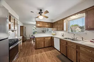 214 Tudor Ct, Deer Park, TX 77536 - Photo 10