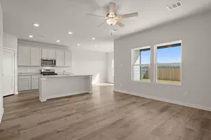10704 Aston Ct, Bryan, TX 77845 - Photo 8