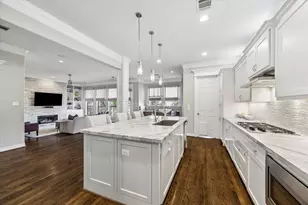 938 Columbia St, Houston, TX 77008 - Photo 2