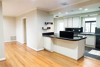5564 Aspen Street, Bellaire, TX 77401 - Photo 2