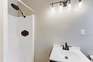 305 Yaupon St, Sweeny, TX 77480 - Photo 20