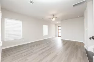 3011 Valley Peak Dr, Houston, TX 77063 - Photo 4