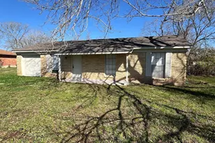 224 Stuart St, Clute, TX 77531 - Photo 1
