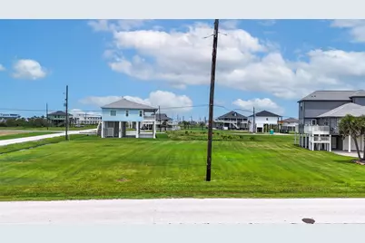 1 Pinata, Crystal Beach, TX 77650 - Photo 2
