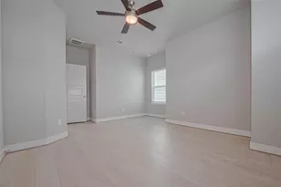 8917 Grovner Pl, Houston, TX 77055 - Photo 32