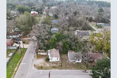 1918 Roosevelt Street, Huntsville, TX 77320 - Photo 4