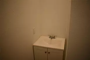 307 S 79th St, Houston, TX 77012 - Photo 24