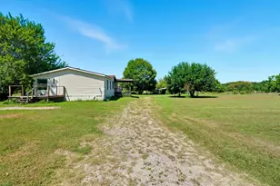 128 Hill Top Ln, Huntsville, TX 77320 - Photo 24
