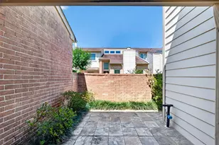 2010 Augusta Dr, Houston, TX 77057 - Photo 26