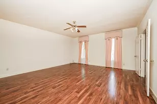 9731 New Kent Dr, Sugar Land, TX 77498 - Photo 14
