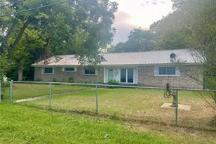 400 S Center St, Buffalo, TX 75831 - Photo 1