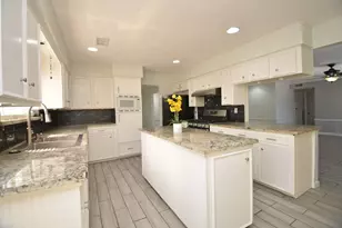 2711 Williamsburg Dr, Dickinson, TX 77539 - Photo 10