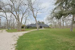 1504 Half Moon Dr, Wharton, TX 77488 - Photo 2