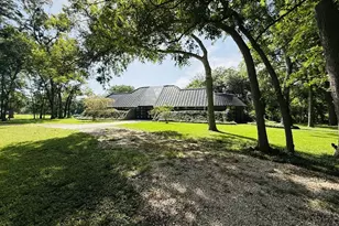 1504 Half Moon Dr, Wharton, TX 77488 - Photo 2