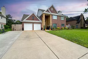 1501 W Castlewood Ave, Friendswood, TX 77546 - Photo 4