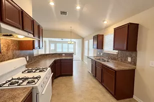 8135 Quiet Prairie Trail, Houston, TX 77049 - Photo 4