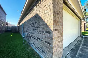 8135 Quiet Prairie Trail, Houston, TX 77049 - Photo 12