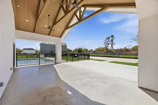 7813 Inwood Hls Ln, Houston, TX 77088 - Photo 36