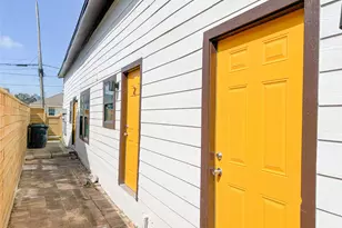 201 Eastwood St, Houston, TX 77011 - Photo 2