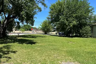 4702 Stonewall St, Houston, TX 77020 - Photo 1