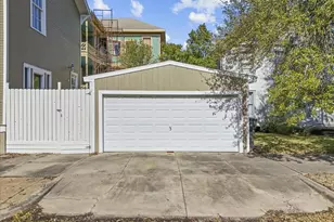 1724 33rd St, Galveston, TX 77550 - Photo 26