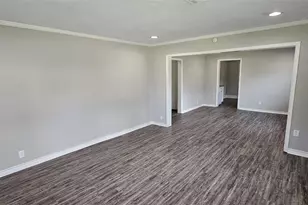 215 San Jacinto St, Highlands, TX 77562 - Photo 12