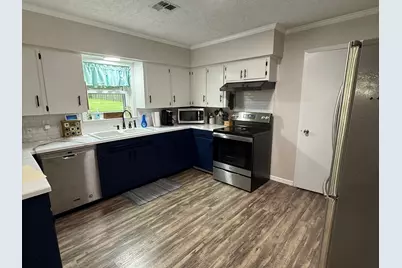 215 N Mechanic Street, Bellville, TX 77418 - Photo 2