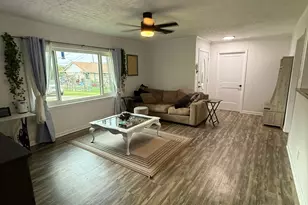 215 N Mechanic St, Bellville, TX 77418 - Photo 6