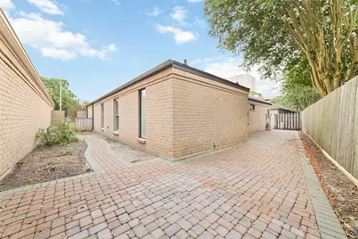 15651 Whitewater Lane, Houston, TX 77079 - Photo 24