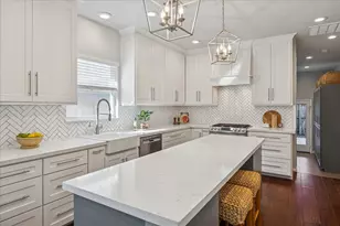 211 E 24th St, Houston, TX 77008 - Photo 8