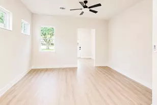 142A College St, Fresno, TX 77545 - Photo 4