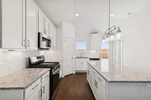 31007 Newcomb Landing Ln, Waller, TX 77484 - Photo 2