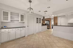 206 Briar Hill Dr, Houston, TX 77042 - Photo 18