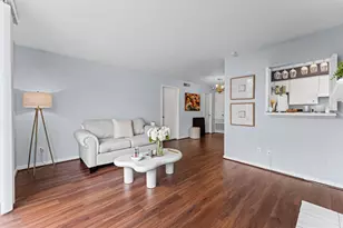 2333 Bering Dr, Houston, TX 77057 - Photo 2