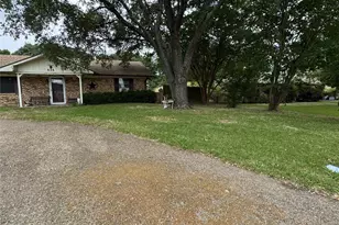 636 E Kempner St, Mabank, TX 75147 - Photo 4