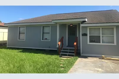 209 18th Avenue N, Texas City, TX 77590 - Photo 1