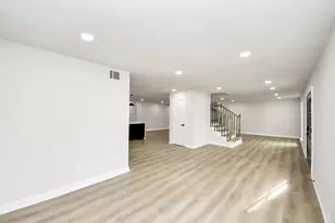 10806 Olympia Dr, Houston, TX 77042 - Photo 4