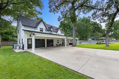 819 Sentinel Oaks, Pinehurst, TX 77362 - Photo 4