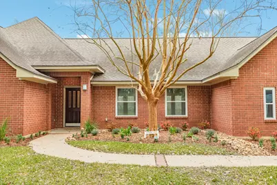 117 Dewberry Drive, Lake Jackson, TX 77566 - Photo 2