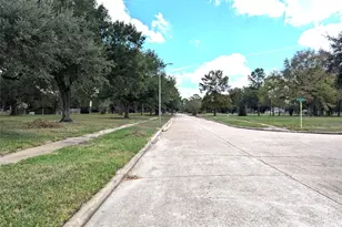 7154 Woodland W Dr, Houston, TX 77040 - Photo 16