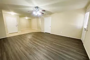 819 N Katydid Ct, Conroe, TX 77301 - Photo 4