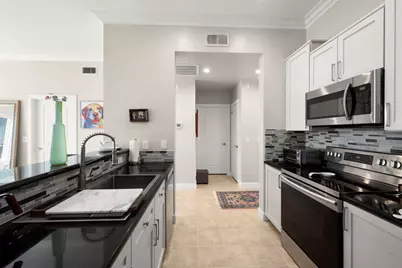 1900 Genesee Street #302, Houston, TX 77006 - Photo 4