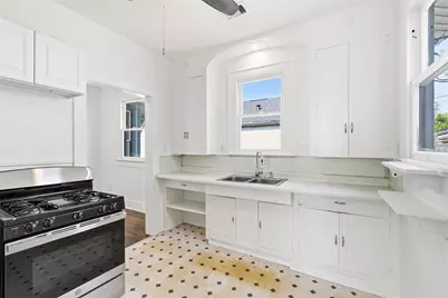 4307 Avenue Q 1/2, Galveston, TX 77550 - Photo 12
