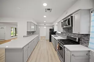 1219 Wisterwood Dr, Houston, TX 77043 - Photo 22