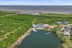 230 Debbie Ln, San Leon, TX 77539 - Photo 4