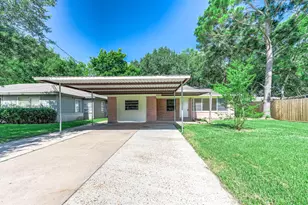1033 S Booth Ln, Alvin, TX 77511 - Photo 2