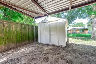1033 S Booth Ln, Alvin, TX 77511 - Photo 20