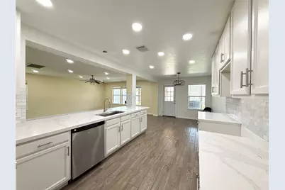 910 Staffordale Manor Lane, Houston, TX 77047 - Photo 4
