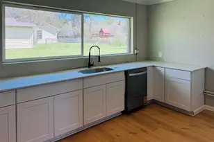 427 Wood St, Navasota, TX 77868 - Photo 6