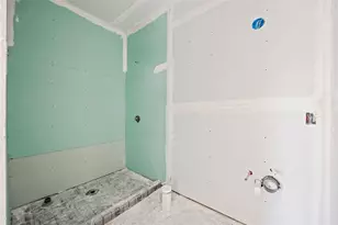 801 E 32nd 1/2 St, Houston, TX 77022 - Photo 26